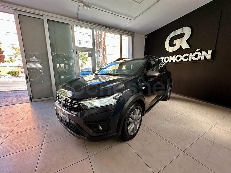 Usado Dacia Sandero Essentiel 91 CV (66 kW) 2023 Gris / plata Berlina