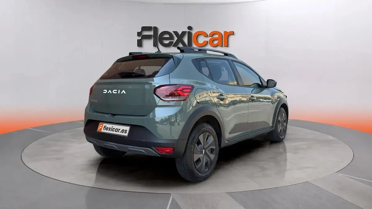 Usado Dacia Sandero Expression 101 CV (74 kW) 2024 Verde Berlina