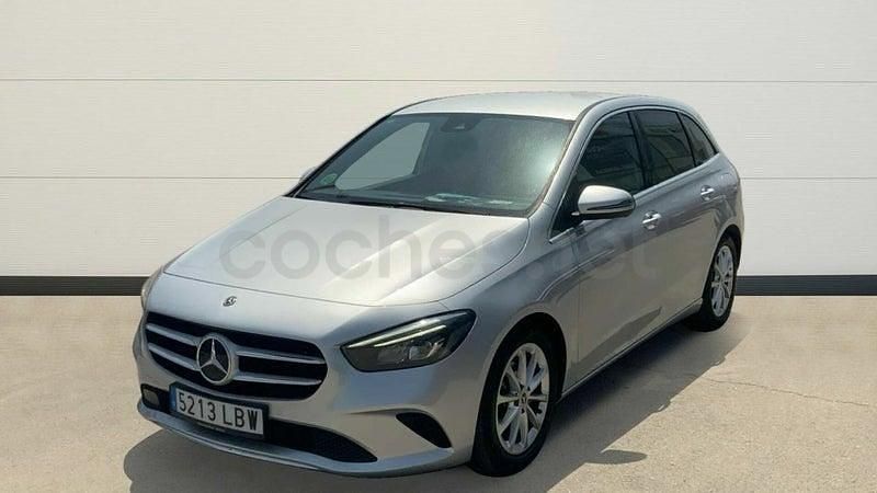 Usado Mercedes B180 136 CV (100 kW) 2019 Gris / plata Monovolumen