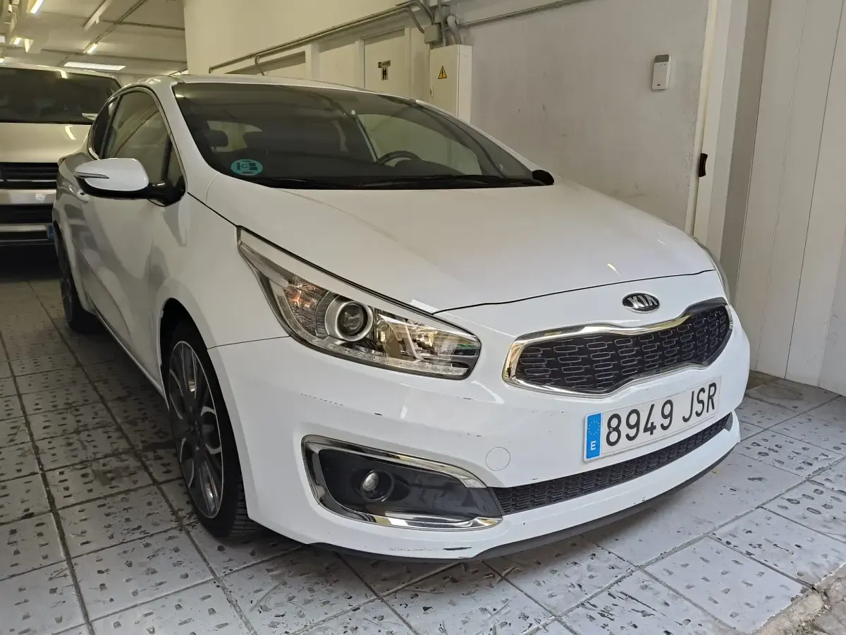 Usado Kia ProCeed 136 CV (100 kW) 2016 Granate Utilitario