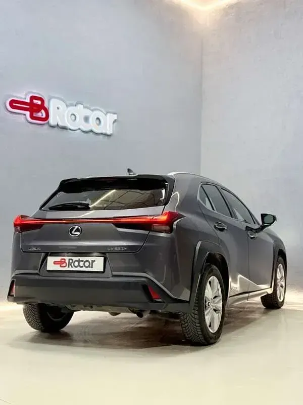 Usado Lexus UX 250h Business Edition 2022 Gris SUV