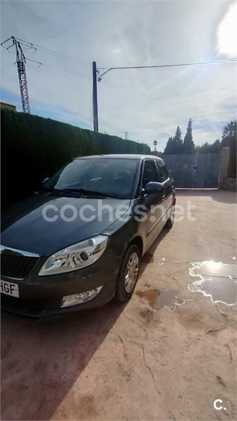 Gris / plata Usado 2011 Skoda Fabia Berlina | 6999 € (Precio justo) - Imagen 1/4