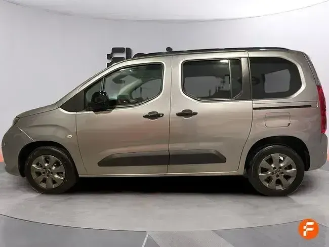 Usado Opel Combo S 100 CV (73 kW) 2025 Gris Monovolumen