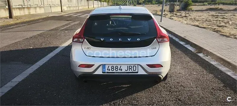 Usado Volvo V40 Momentum 150 CV (110 kW) 2016 Gris / plata Berlina