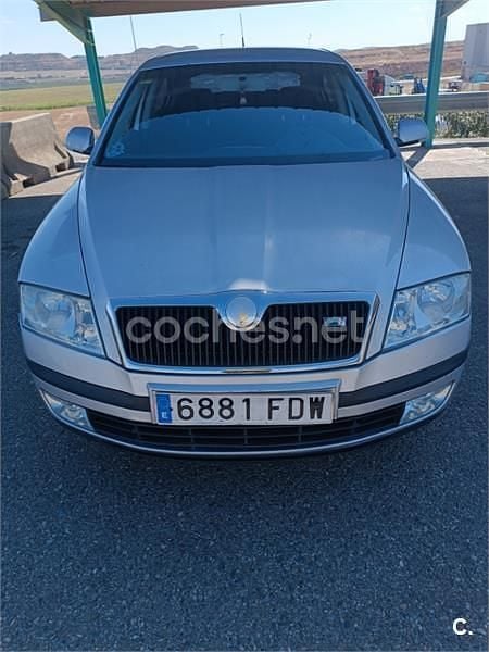 Gris / plata Usado 2006 Skoda Octavia Elegance Berlina | 3000 € (Buen precio) - Imagen 1/4