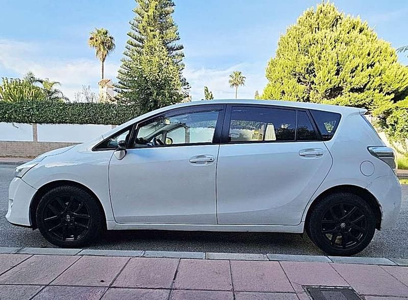 Usado Toyota Verso Advance 112 CV (82 kW) 2014 Blanco Monovolumen