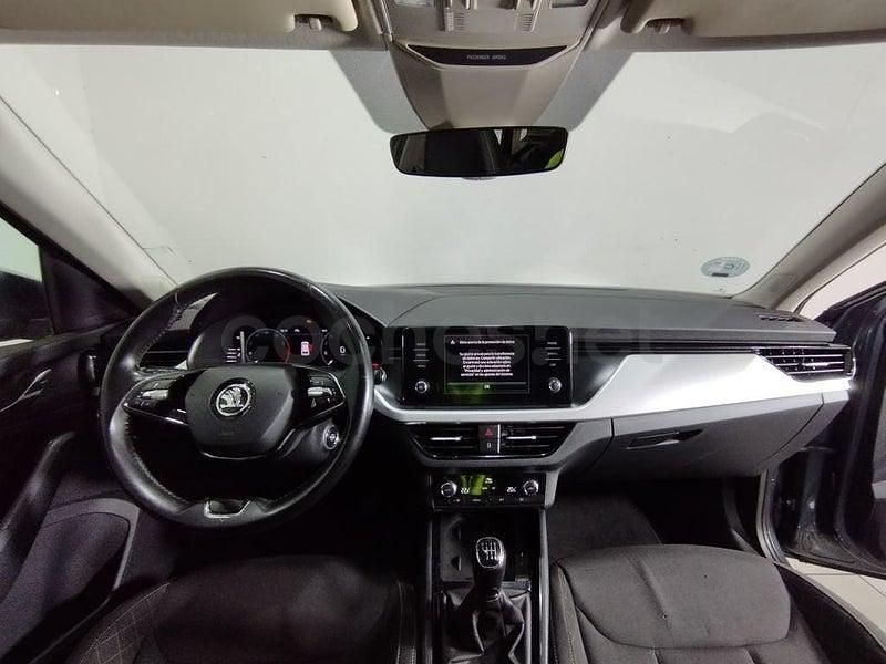 Usado Skoda Kamiq Ambition 110 CV (80 kW) 2021 Gris SUV