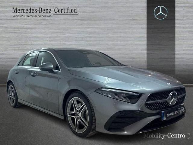 Usado Mercedes A180 AMG line 116 CV (85 kW) 2024 Gris montaña Utilitario