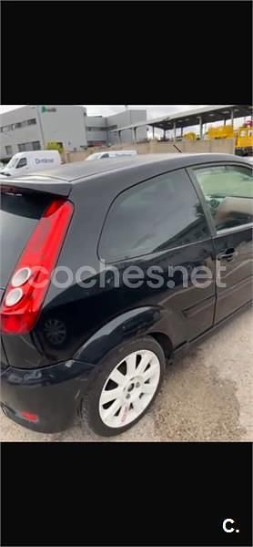Usado Ford Fiesta 100 CV (73 kW) 2007 Negro Utilitario