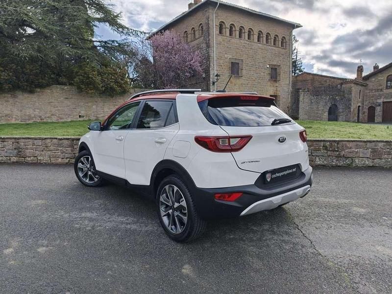 Usado Kia Stonic 120 CV (88 kW) 2018 Blanco SUV