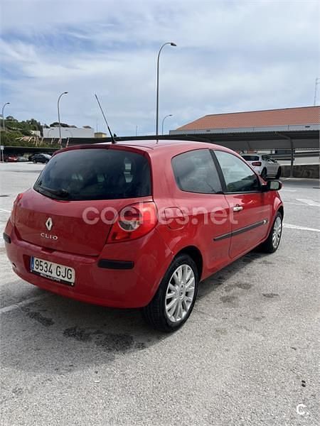 Usado Renault Clio II Exception 85 CV (62 kW) 2008 Rojo Berlina