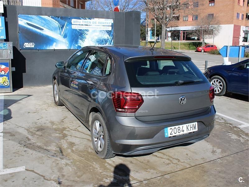 Usado VW Polo Advance 95 CV (69 kW) 2018 Gris / plata Utilitario