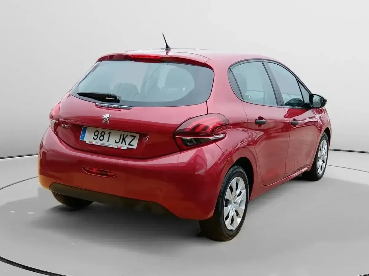 Usado Peugeot 208 Active 100 CV (73 kW) 2015 Rojo Utilitario