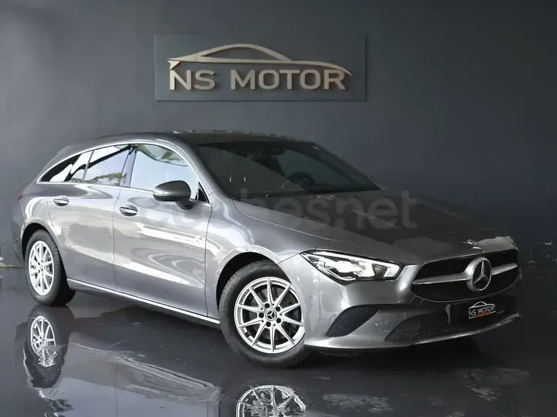 Usado Mercedes CLA200 Shooting Brake 150 CV (110 kW) 2021 Gris / plata Familiar