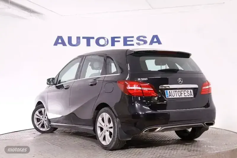 Usado Mercedes B180 109 CV (80 kW) 2016 Negro Utilitario