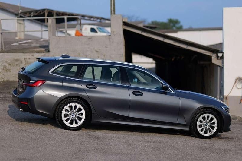 Usado BMW 318 Comfort Edition 150 CV (110 kW) 2021 Gris Familiar