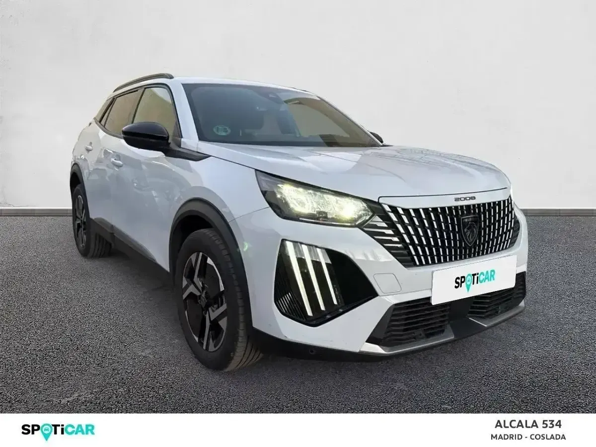 Usado Peugeot 2008 Allure 100 CV (73 kW) 2024 Blanco SUV