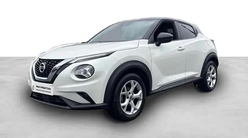 Usado Nissan Juke N-Connecta 114 CV (83 kW) 2022 Lunar white (metalizado) techo SUV