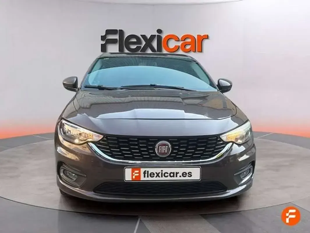 Usado Fiat Tipo Easy 95 CV (69 kW) 2016 Marrón Berlina