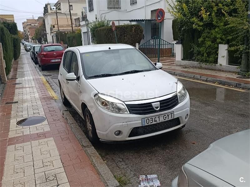 Usado Dacia Sandero Lauréate 75 CV (55 kW) 2010 Blanco Berlina