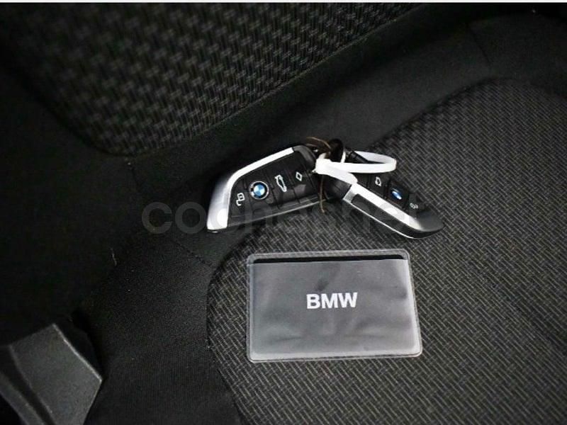 Usado BMW 118 150 CV (110 kW) 2022 Gris / plata Utilitario