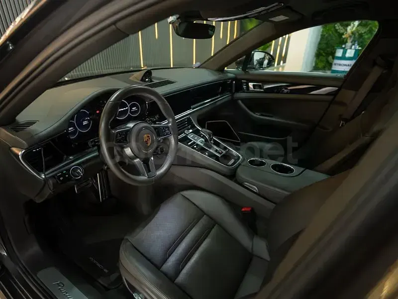 Usado Porsche Panamera 4 E-Hybrid Sport Turismo Sport Turismo 462 CV (339 kW) 2018 Gris / plata Familiar