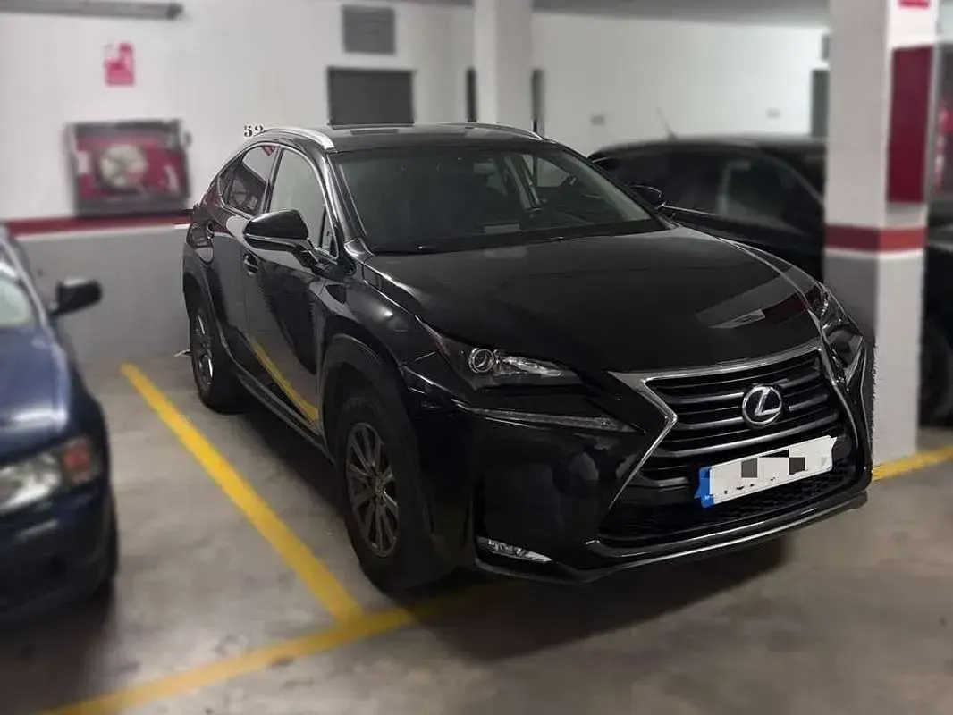 Usado Lexus NX300h Business Edition 155 CV (114 kW) 2016 Negro SUV