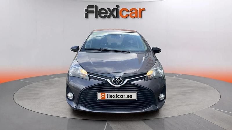 Usado Toyota Yaris Active 69 CV (50 kW) 2017 Gris Utilitario