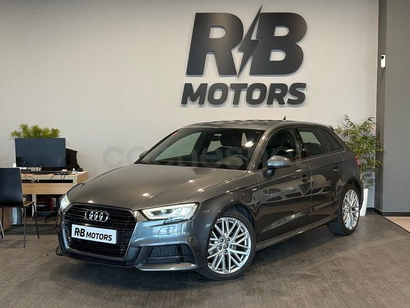 Usado Audi A3 Ambiente 116 CV (85 kW) 2018 Gris / plata Berlina