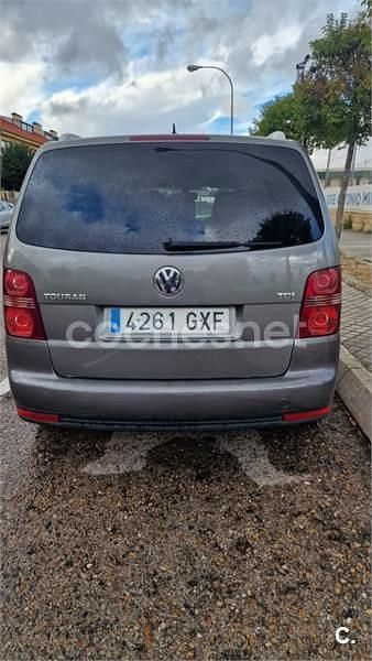Usado VW Touran Advance 105 CV (77 kW) 2010 Gris / plata Monovolumen