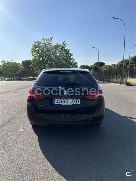 Usado Peugeot 308 SW Active 130 CV (95 kW) 2017 Negro Familiar