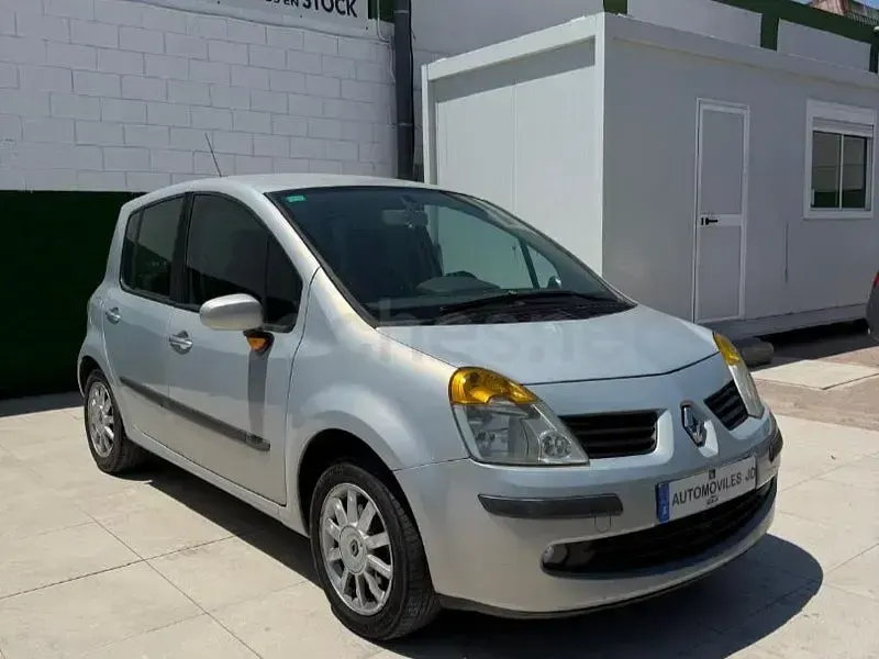 Usado Renault Modus Dynamique 100 CV (73 kW) 2006 Gris / plata Monovolumen