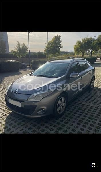 Usado Renault Mégane GrandTour Dynamique 130 CV (95 kW) 2010 Gris / plata Familiar