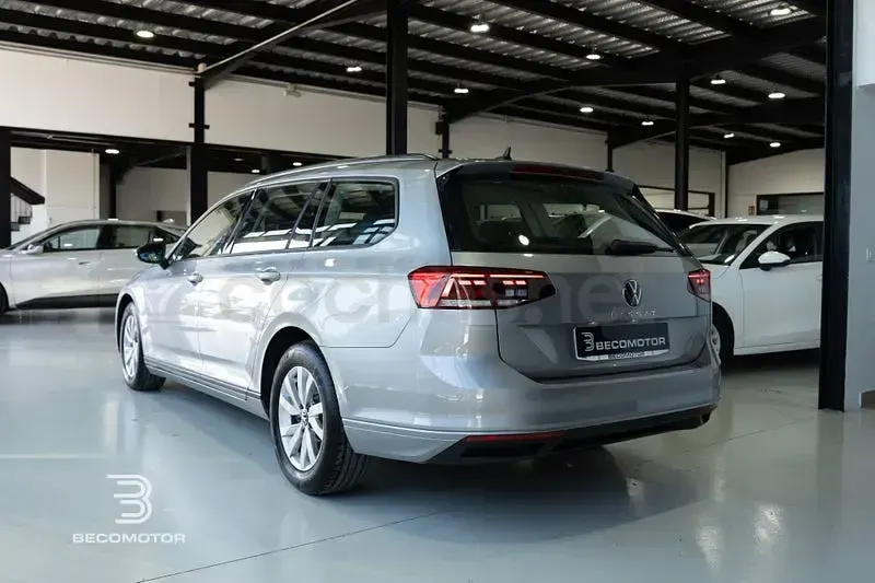 Usado VW Passat 122 CV (89 kW) 2021 Gris / plata Familiar