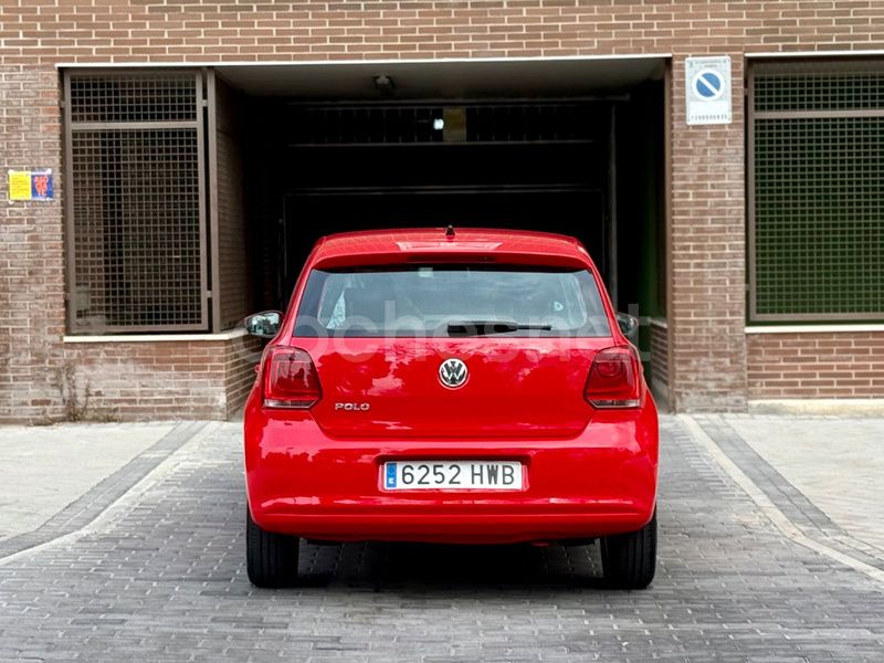Usado VW Polo Advance 60 CV (44 kW) 2014 Rojo Berlina