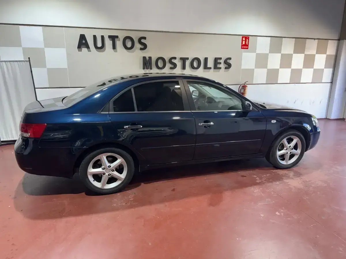 Usado Hyundai Sonata Style 140 CV (102 kW) 2007 Negro Berlina