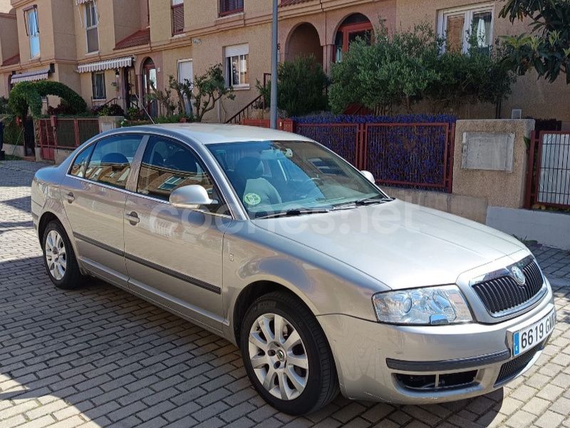 Beige Usado 2009 Skoda Superb Ambition Berlina | 4500 € (Buen precio) - Imagen 1/4