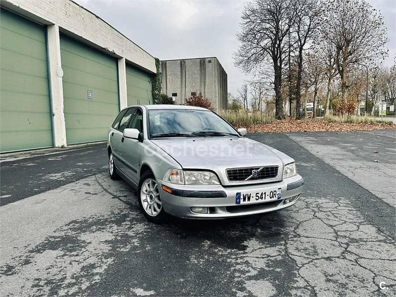 Gris / plata Usado 2003 Volvo V40 Familiar | 700 € - Imagen 1/4