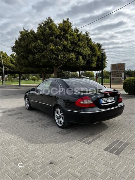Usado Mercedes CLK220 Avantgarde 150 CV (110 kW) 2008 Negro Coupe