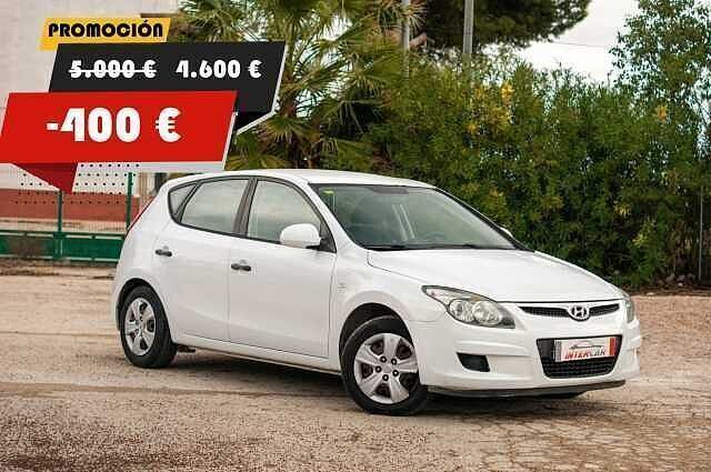 Blanco Usado 2010 Hyundai i30 Comfort Utilitario | 4100 € (Buen precio) - Imagen 1/4