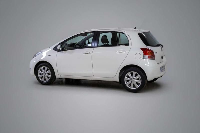 Usado Toyota Yaris 101 CV (74 kW) 2009 Blanco Utilitario