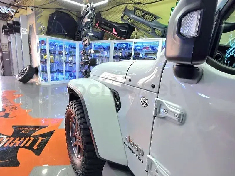 Usado Jeep Gladiator Overland 264 CV (194 kW) 2023 Blanco Pickup/Camioneta