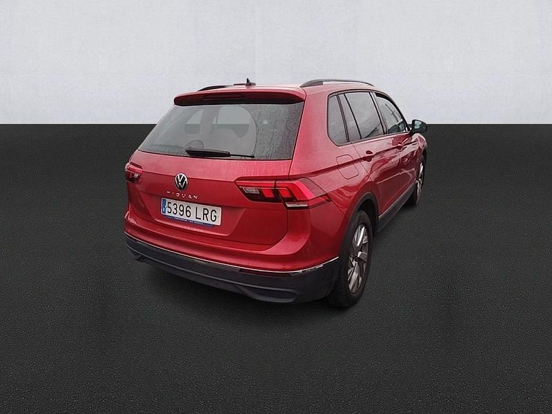 Usado VW Tiguan Life 150 CV (110 kW) 2021 Rojo SUV