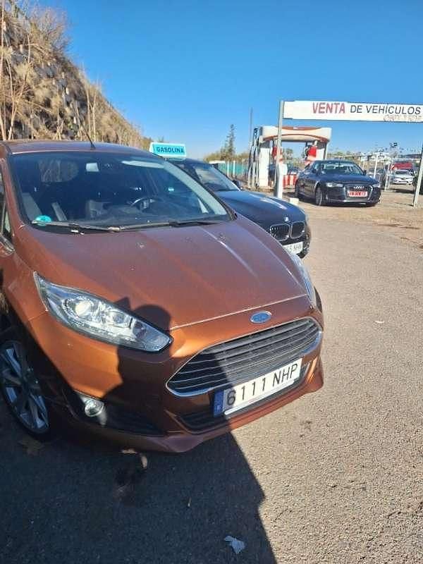 Usado Ford Fiesta Titanium X 125 CV (91 kW) 2014 Marrón Utilitario