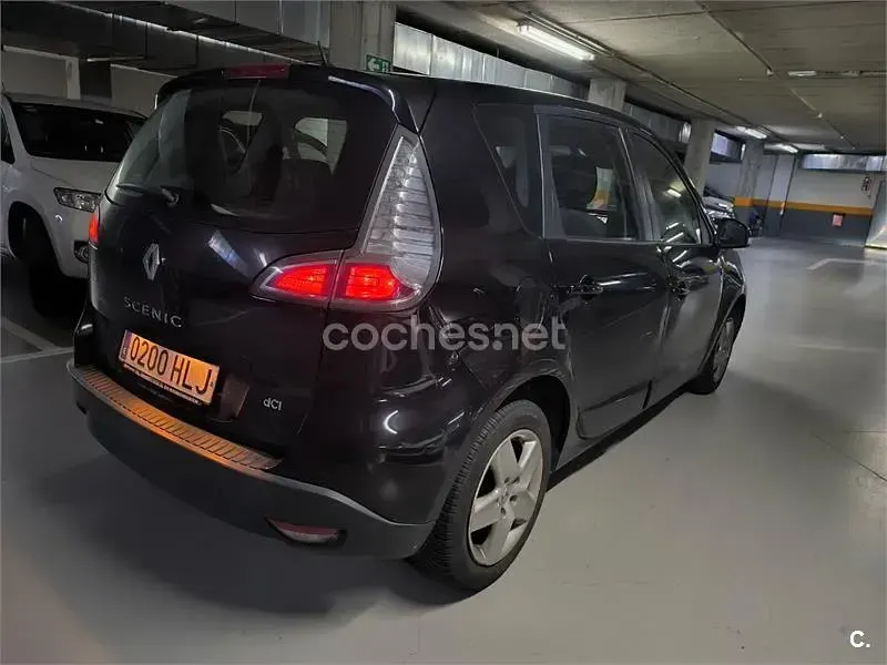 Usado Renault Scénic III 95 CV (69 kW) 2012 Negro Monovolumen