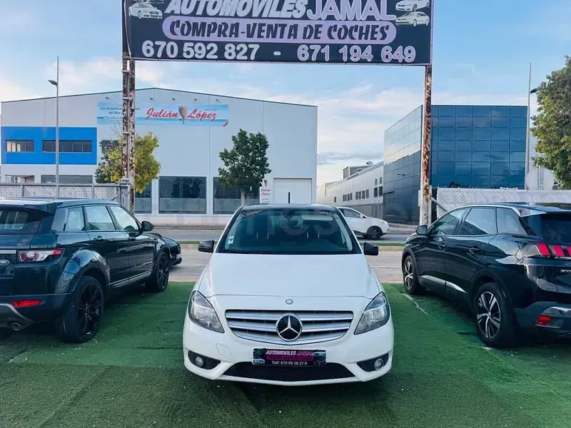 Usado Mercedes B180 109 CV (80 kW) 2013 Blanco Monovolumen