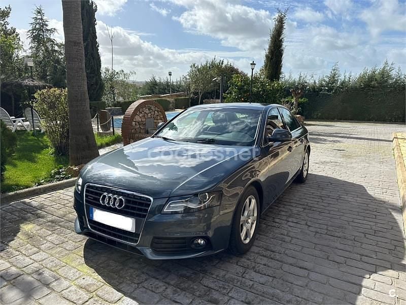 Usado Audi A4 170 HP (125 kW) 2009 Cinzento Sedan