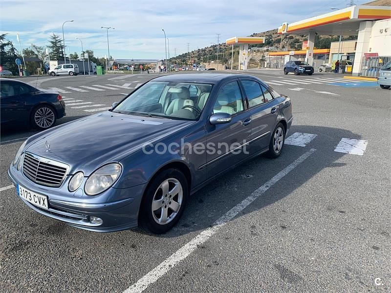 Usado Mercedes E320 Avantgarde 224 CV (164 kW) 2004 Azul Berlina