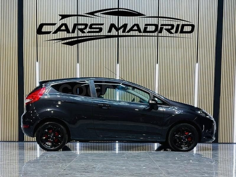 Usado Ford Fiesta Trend 68 CV (50 kW) 2010 Gris / plata Utilitario