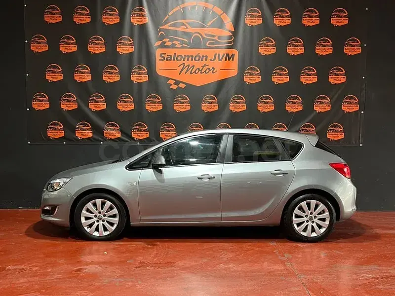 Usado Opel Astra Business 110 CV (80 kW) 2013 Gris / plata Familiar